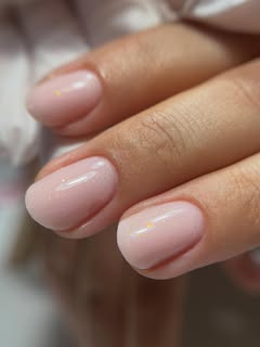 Nude baletski roze manikir sa nežnim sjajem