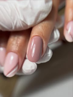 Mauve nude manikir, uredna i čista završnica